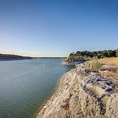 Deck + Cliffside Belton Lake Views: Temple Retreat