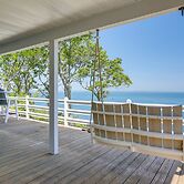 Bayfront Home w/ Deck - 4 Mi to Downtown Plymouth!