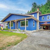 Cozy Washington Retreat w/ Deck, Walk to Beach!