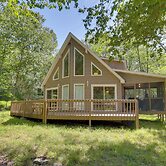 Pools, Hot Tub & More: Bushkill Mountain Getaway!