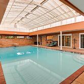 Indoor Pool: Peaceful Oasis in Hitchcock!