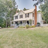 Historic & Charming Pittsboro Home w/ Fireplaces