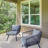 Charming Willis Hideaway < 1 Mi to Lake Conroe!