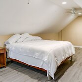 Pet-friendly Home w/ Yard, Near Downtown Royal Oak