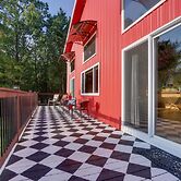 Secluded Berkeley Springs Home w/ Fire Pit + Deck!