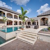 Groveland Home w/ Pool: Luxurious Lakefront Oasis!