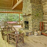 Topton Cabin w/ Hot Tub - 6 Mi to Nantahala Lake!