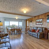 Peaceful Cloverdale Home - Walk to Winema Beach