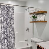 Sleek San Fernando Studio ~ 14 Mi to Universal