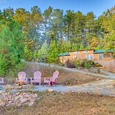 7 Mi to Lake Lure: Mill Spring Cabin w/ Hot Tub