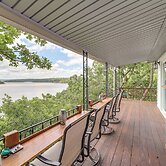 Lakefront Canadian Gem: Hot Tub, Decks & Grills