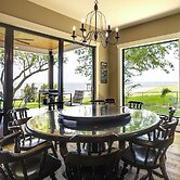 Lakefront Onalaska Home w/ Screened-in Porch!