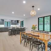 Modern Sharon Farmhouse: Spacious, Patio, Views