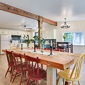 Washington Retreat: Fire Pit, Hot Tub & Ping Pong!