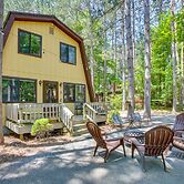 Crystal Mountain Cabin w/ Cozy Fireplace!