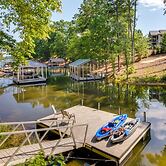 South Carolina Retreat w/ Fireplace & Lake Access!