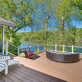 Fire Pit & Grill: Riverfront Home in Arkansas!