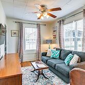 Charming Abode ~ 2 Mi to Mississippi State Campus!