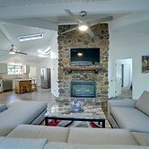 Hike, Golf & Fish: Cozy Retreat in Munds Park!