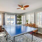 Spacious Retreat w/ Games, 0.7 Mi to Higgins Lake!