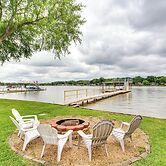 Hot Tub & Dock: Lakefront Mabank Home