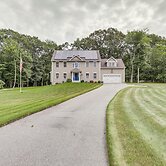 Spacious Connecticut Home - Deck, Grill & Fire Pit