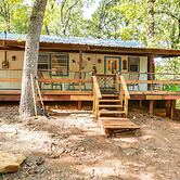 Dog-friendly Kingston Cabin w/ Wraparound Deck!