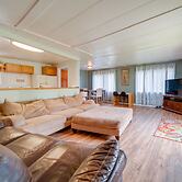 Cozy Geneva Home: Walk to Lake Erie & Main Strip!