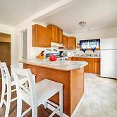 Charming Lake Erie Cottage on Main Strip!