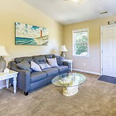 Charming Emerald Isle Escape < 1 Mi to Beach!