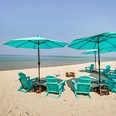 Private Beachfront Lake Michigan Rental w/ Kayaks
