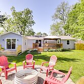 Three Oaks Home w/ Guest House - 8 Mi to Beach!