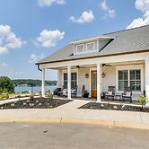 Greenwood Getaway w/ Furnished Patio & Lake View