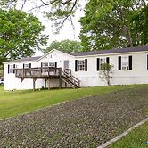 Lakefront Many Vacation Home w/ Kayaks!