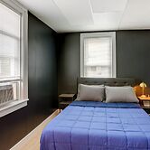 Cozy Downtown Sandusky Gem - 1 Mi to Lake Erie!