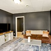 Cozy Downtown Sandusky Gem - 1 Mi to Lake Erie!