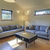 Modern White Salmon Apartment, Steps From Town