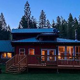 Creekside Clancy Cabin in Helena Natl Forest!