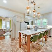 Charming Lake Charles Vacation Rental w/ Yard