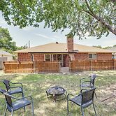 Darling Waxahachie Home w/ Yard & Fire Pit!