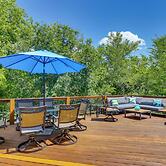 Serene Pacific Getaway: Deck, Grill & Fire Pit!