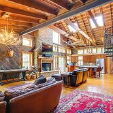 Serene Pacific Getaway: Deck, Grill & Fire Pit!