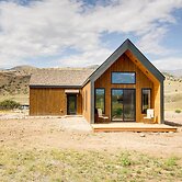 Yellowstone Prairie Retreat: 360 Mountain Views!