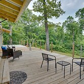 Buchanan Home w/ Deck, 4 Mi to Paris Landing!