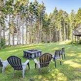Waterfront Deer Isle Retreat w/ Fire Pit!