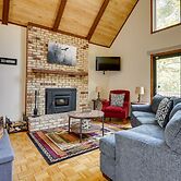 Cabin w/ Deck ~ 3 Mi to Apple Valley Lake!