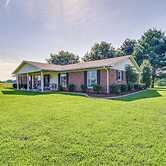 Russell Springs Getaway, 10 Mi to Lake Cumberland!