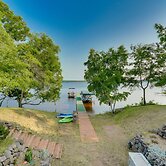Lakefront Wisconsin Home - Deck, Fire Pit & Kayaks