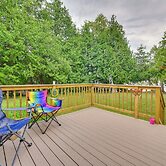 Lakefront Michigan Abode w/ Deck & Fire Pit!