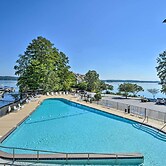 Walk to Lake Keowee: Salem Townhome w/ Deck